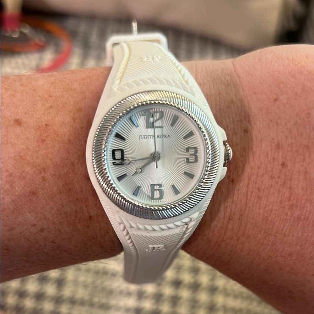 Judith Ripka Silver White Smartwatch Sleek Design